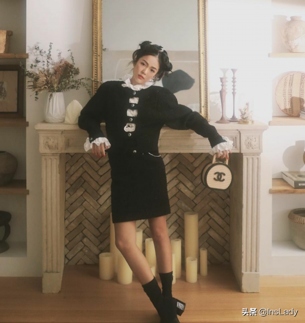 我的社恐女同事，一到年會就變名媛了？