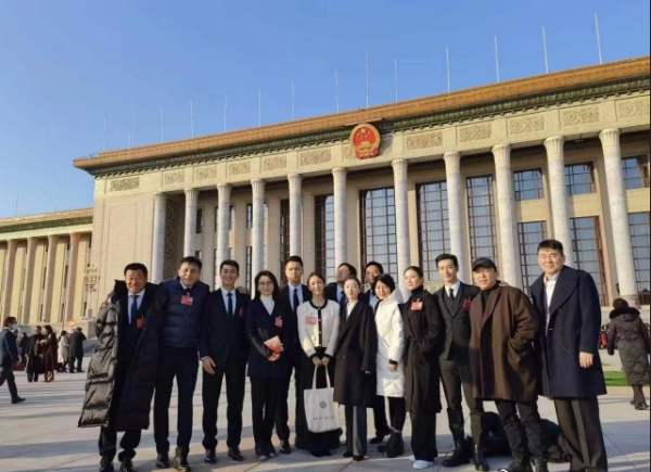 20位明星出席文代會：靳東帥氣十足，劉昊然邋遢，周冬雨佔據C位