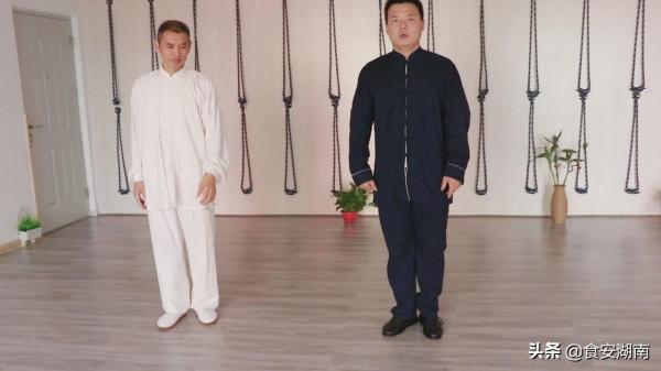 太極單手側面纏絲功是一種複合勁，攻防一起，防守與攻擊同時發動