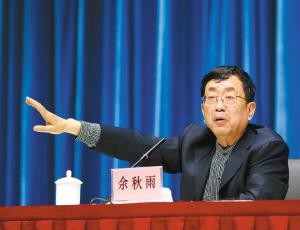 餘秋雨到底水平如何？易中天評價很犀利，但不及金庸風趣幽默