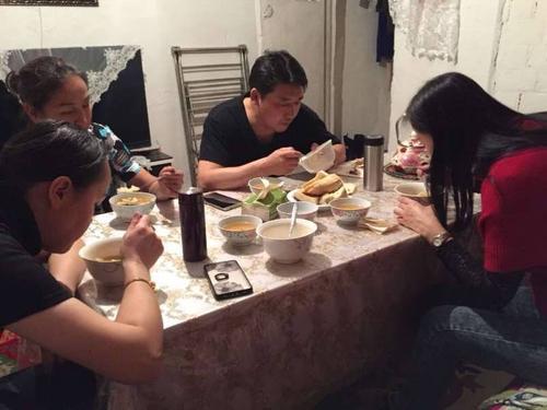 家人有乙肝，需要分桌吃飯嗎？醫生給出3點建議，請收好