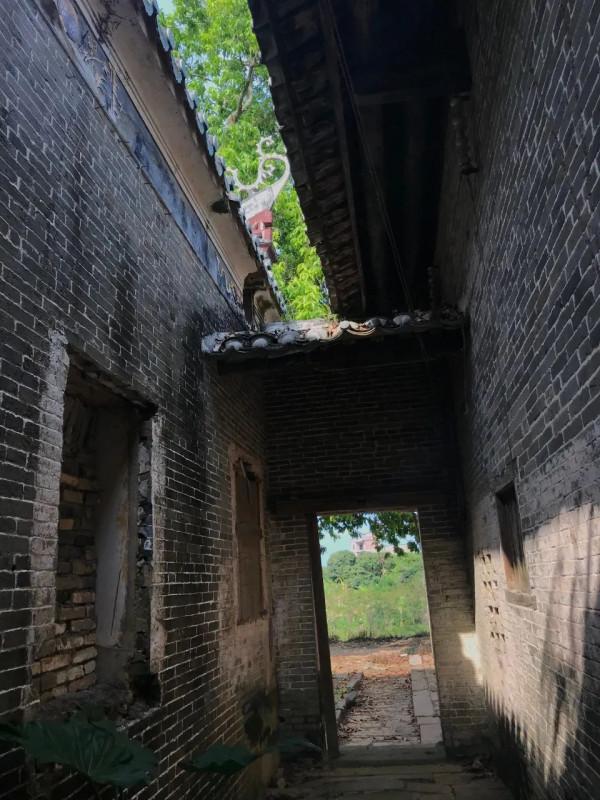 文旅中國0009:廣東省最大古梁家莊園,有炮樓碼頭為何人去樓空? 文旅中國0009:廣東省最大古梁家莊園,有炮樓碼頭為何人去樓空?