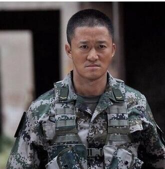 油頭粉面就不要演軍人了!這6位演員告訴你,什麼才叫英姿颯爽 油頭粉面就不要演軍人了!這6位演員告訴你,什麼才叫英姿颯爽