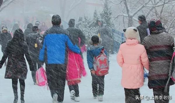 孩子多睡50分鐘，家長定製“36萬”房車，網友：別拿孩子做擋箭牌