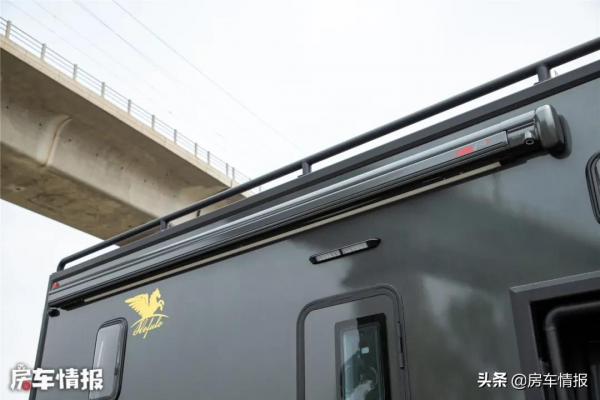 ​這個設計真心棒！讓房車秒變內外套間，獨立廚衛空間比家裡還大