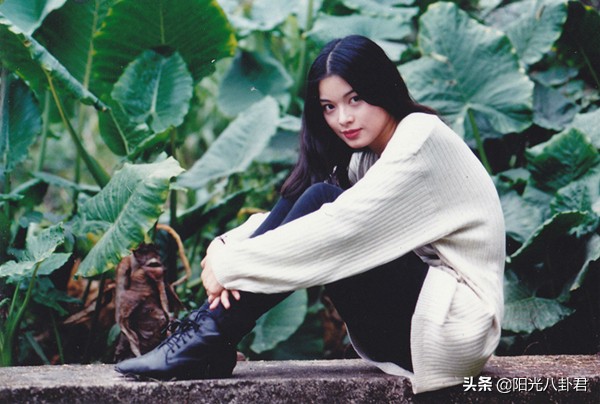 因“阿朱”走紅，被潑髒水退圈賣保險，至今單身的劉錦玲現狀如何