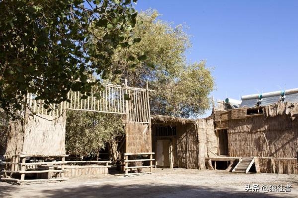 原始的風俗習慣，獨特的圖騰文化，走進羅布人村寨