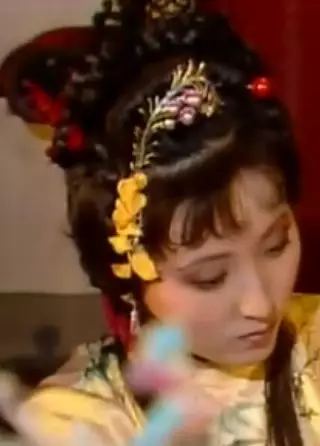 《紅樓夢》只知通靈寶玉?堪比珠寶展的大觀園,戴的珠寶大有來頭 《紅樓夢》只知通靈寶玉?堪比珠寶展的大觀園,戴的珠寶大有來頭