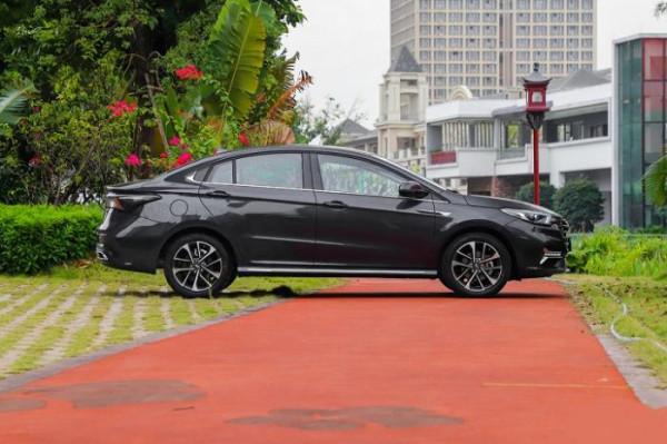 ​還在等第四代帝豪?艾瑞澤5PLUS動力強價效比高,居家出行兩皆宜 ​還在等第四代帝豪?艾瑞澤5PLUS動力強價效比高,居家出行兩皆宜