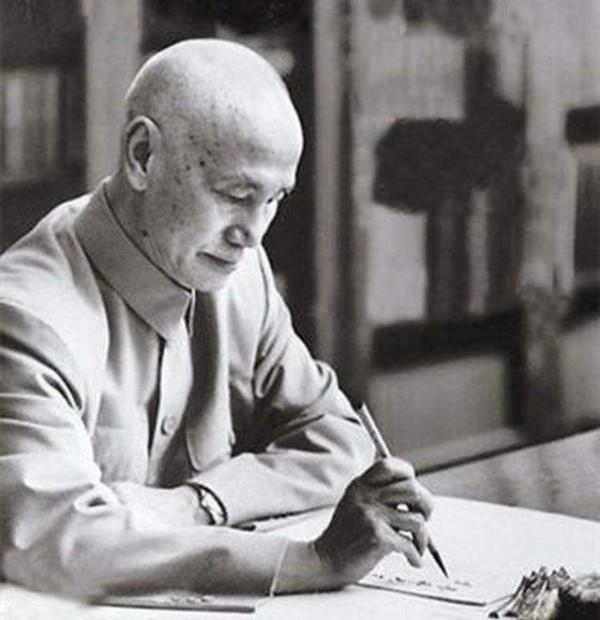 炮擊英國紫石英號軍艦，毛澤東電報指示，“如敢來犯，則打擊之”