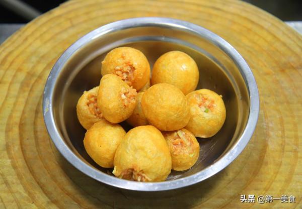 油麵筋塞肉,調製肉餡有講究,滑嫩爽口,不易鬆散,口口爆汁 油麵筋塞肉,調製肉餡有講究,滑嫩爽口,不易鬆散,口口爆汁