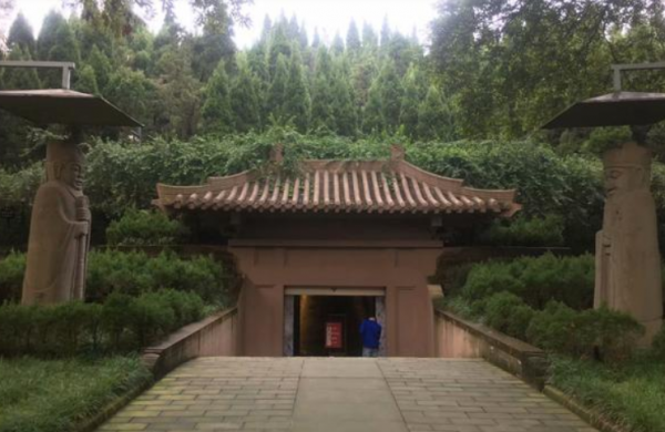 蜀國皇帝王建墓中出土諡寶，上面竟有“謎”樣動物，寓意挺深奧