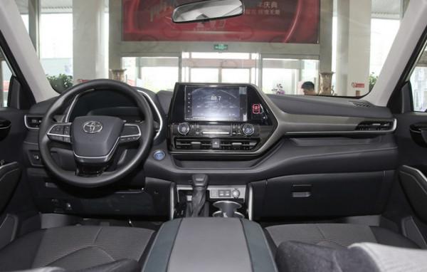 同級霸主終換代，百公里油耗不到6L 全新一代漢蘭達該怎麼選？