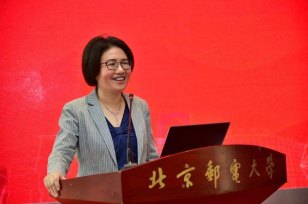 研究晶片15年，一年花任正非4億，何庭波&OpenCurlyDoubleQuote;備胎&rdquo;轉正後一騎絕塵