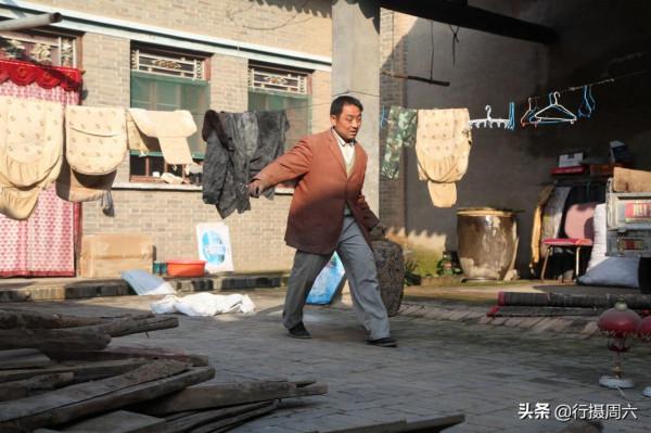 山西農民走村串巷做怪生意，收舊貨藏回家不賣1件，另有所圖