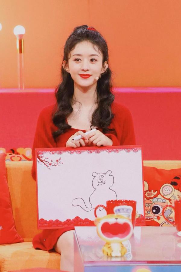 終於知道趙麗穎為什麼是內娛甜美天花板了？看她春晚3張照就知道