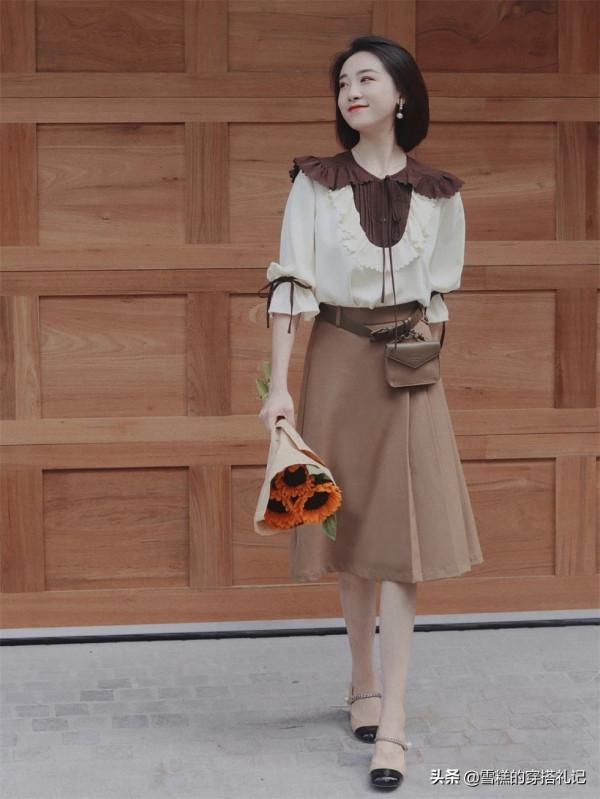 “長裙+短靴”=早秋最美穿搭！遮肉顯高還時髦，日常通勤都適合