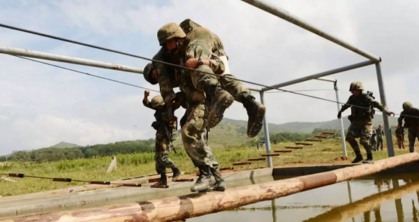 09年國際特種兵競賽,河南小夥率隊破紀錄,打敗歐美13支特種部隊 09年國際特種兵競賽,河南小夥率隊破紀錄,打敗歐美13支特種部隊