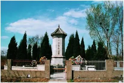 公園裡的紅色景點 | 三一八烈士墓