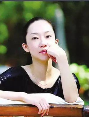 侯耀文女兒罕見露面,曾和侯耀華打官司,將父親的遺產賣給郭德綱 侯耀文女兒罕見露面,曾和侯耀華打官司,將父親的遺產賣給郭德綱