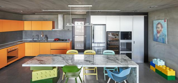 看了朋友新家，才知道捨棄電視牆有多爽！空間擴大一倍