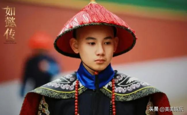 易烊千璽室友換女友太快！疑似無縫銜接，網友：小小年紀就渣了？