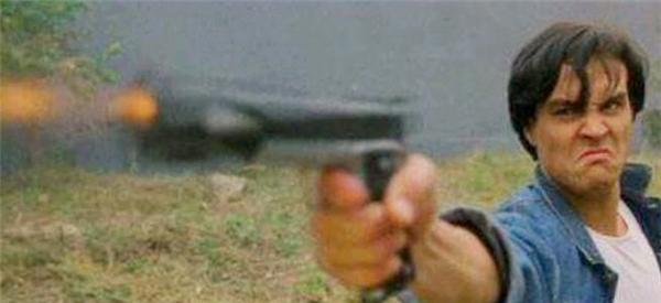 1993年李小龍之子李國豪在片場遭“槍殺”，到底是意外還是陰謀？