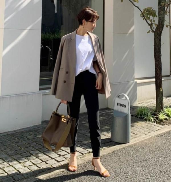 驚豔！40+日雜博主的“風情穿搭”，簡直是成熟女人的借鑑典範