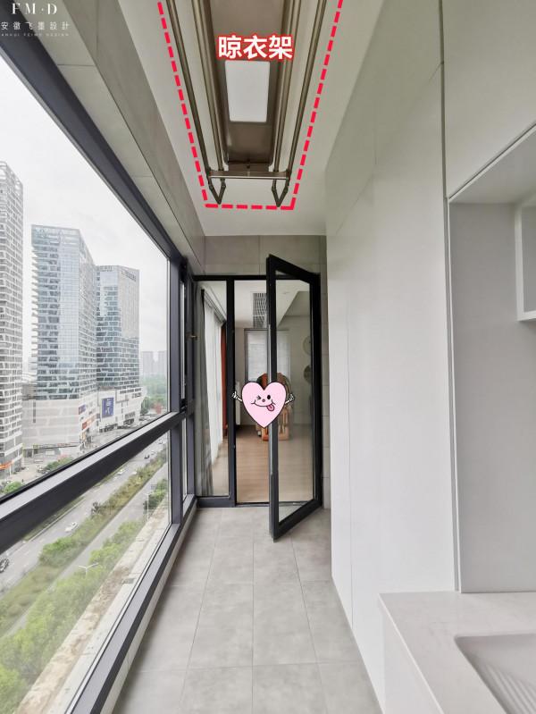 這是聰明人做法，陽臺2頭裝櫃子，洗衣池橫著裝還能並排2臺洗衣機