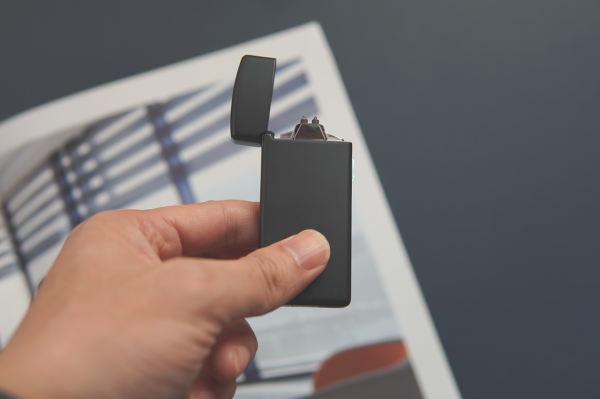 充電打火機沒聽說過?極蜂電弧充電打火機有顏有料,就是這麼酷 充電打火機沒聽說過?極蜂電弧充電打火機有顏有料,就是這麼酷