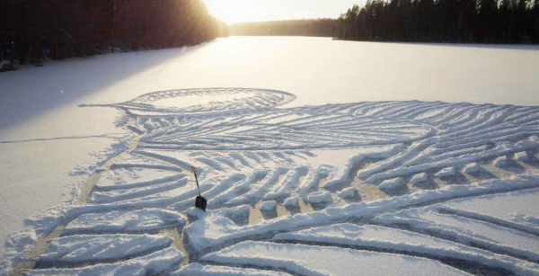 天然畫布：芬蘭藝術家在冰凍的芬蘭湖上作畫，畫出90米狐狸