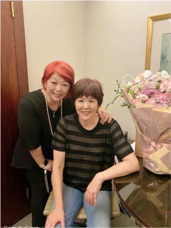 郎平退休後狀態真好,穿T恤還圍條花絲巾很精神,氣質越來越溫柔 郎平退休後狀態真好,穿T恤還圍條花絲巾很精神,氣質越來越溫柔