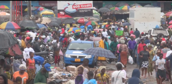 沒見過這麼窮的國家,買雙拖鞋還要分期,一下雨半個國家都癱瘓 沒見過這麼窮的國家,買雙拖鞋還要分期,一下雨半個國家都癱瘓
