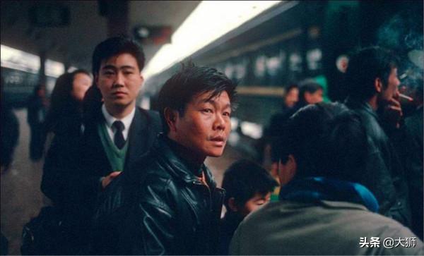 1990年，兩姐妹懷揣明星夢離家，然而等待她們的卻是無盡噩夢