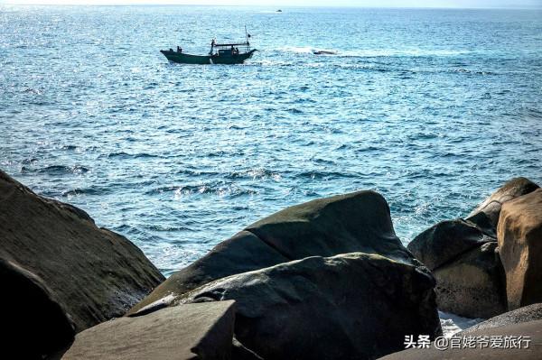 海南有一處奇特海岸風光，詮釋海枯石爛的真諦，深邃的海水更迷人