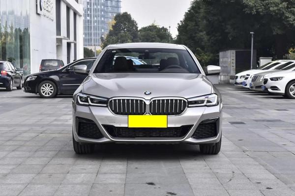 實拍全新寶馬5系，全系2.0T+8AT，家用、運動均兼顧，值得選嗎？