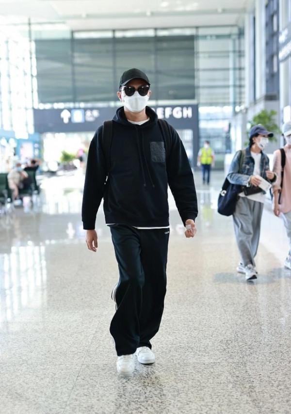 男人想年輕,不要亂穿衣!看張智霖的造型,50歲穿出20多歲的狀態 男人想年輕,不要亂穿衣!看張智霖的造型,50歲穿出20多歲的狀態