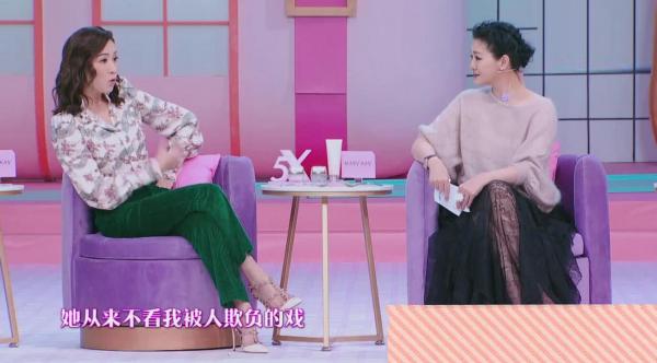 女人生了孩子變化大，大S和佘詩曼坐一起，穿的休閒氣質相差大