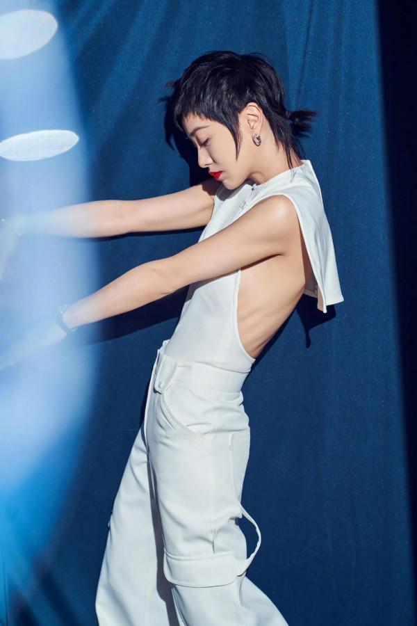 郭采潔活動照片，已經瘦成了排骨