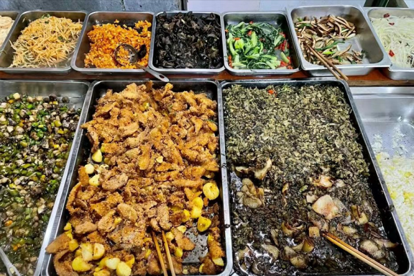 重慶15元自助餐，7葷15素隨便吃，食客：老闆在做公益嗎
