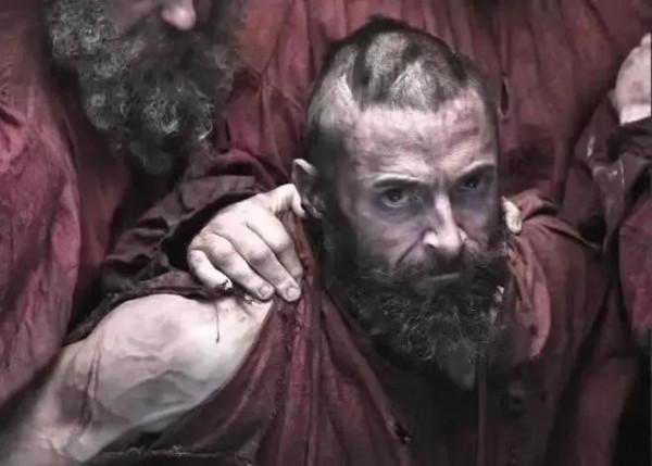 人性之光在《悲慘世界》中閃耀，希望終將在明天到來