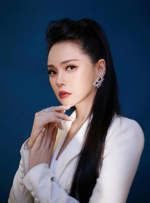 甜美女神伊能靜,真性情、真颯爽的“女豪傑” 甜美女神伊能靜,真性情、真颯爽的“女豪傑”