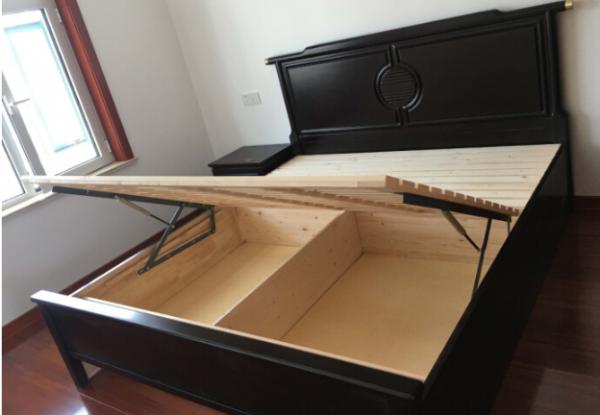 明亮整潔的空間裡,輕鬆地將中式韻味展現出來 明亮整潔的空間裡,輕鬆地將中式韻味展現出來