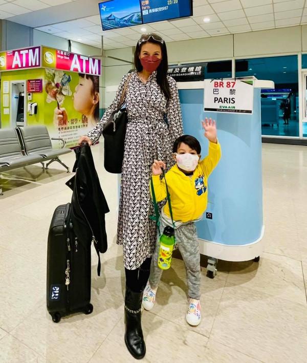 艾莉絲帶3歲兒飛法國免隔離！「打完兩劑疫苗」親曝離臺原因