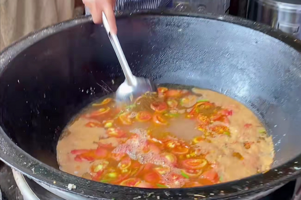 山東夫妻賣接地氣自助餐,8元1個人,有飯有湯,30多個菜隨便吃 山東夫妻賣接地氣自助餐,8元1個人,有飯有湯,30多個菜隨便吃