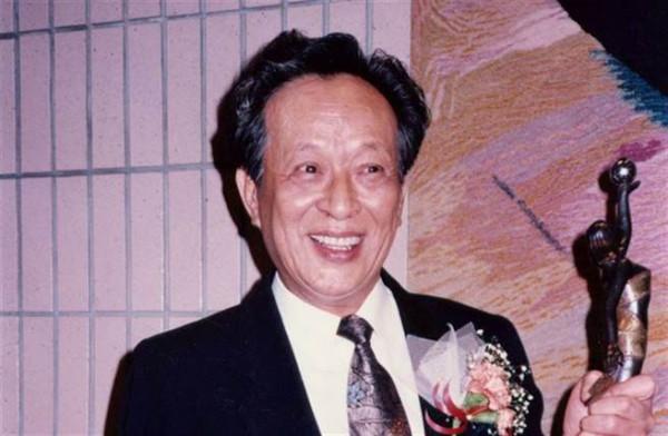 香港5位叔輩明星，本職比演戲更傳奇，其中2人各有4個老婆