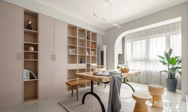 客廳不要傳統，長條桌布局可好？