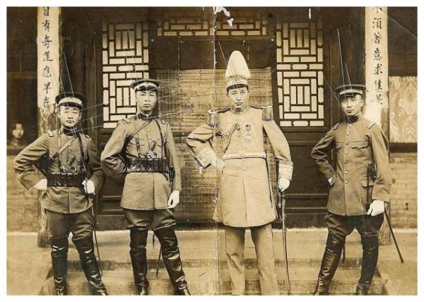 1949年二野挺進大西南，國民黨一上將請求起義，劉伯承：別理他