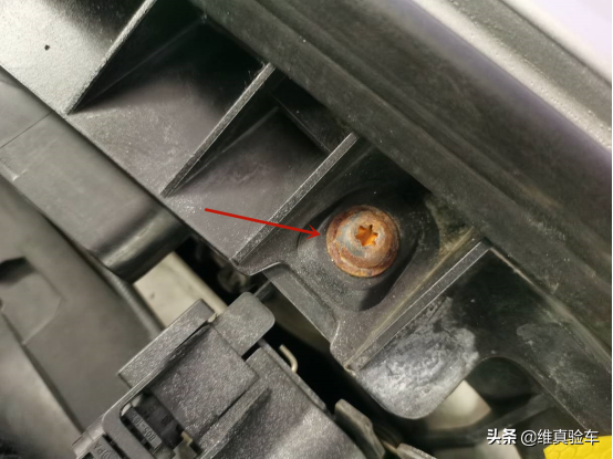 7年車齡的賓士CLA貶值20多萬,白色車身在檢測師眼中逐漸“變黑” 7年車齡的賓士CLA貶值20多萬,白色車身在檢測師眼中逐漸“變黑”