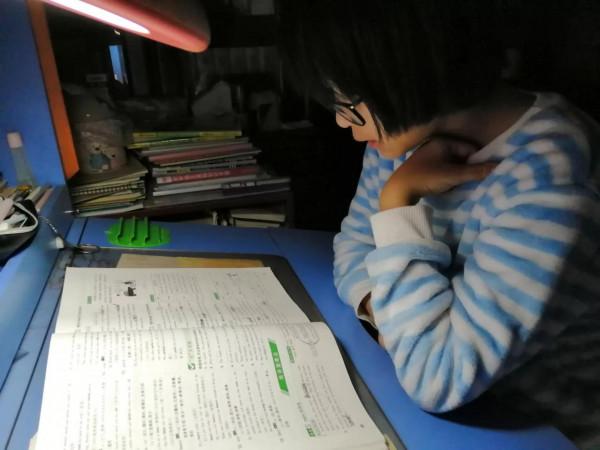 你的成績告訴我你學習的態度——寫給女兒的一封信 你的成績告訴我你學習的態度——寫給女兒的一封信